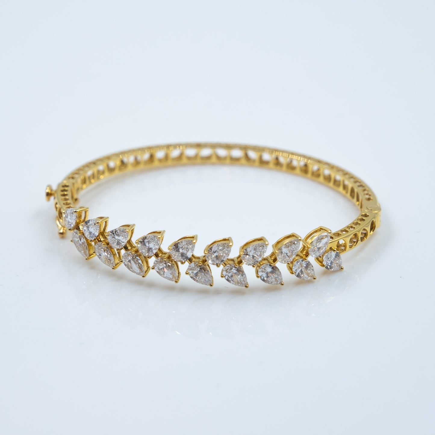 Alternating Pear Diamond Bracelet